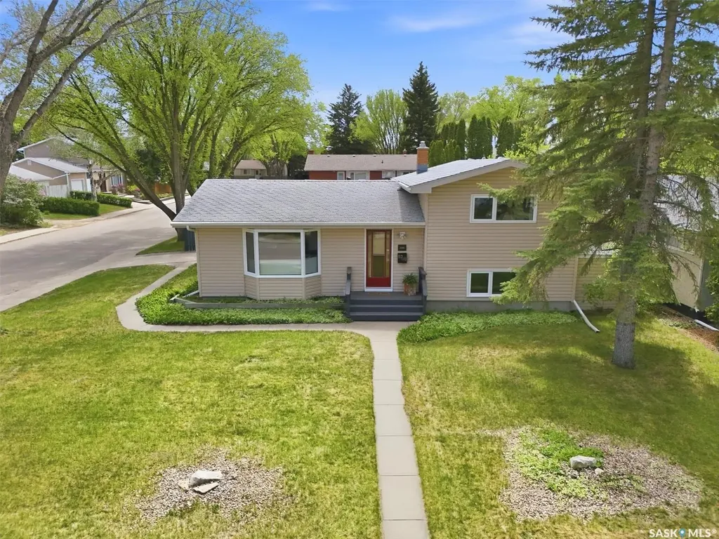 52 Potter Crescent Saskatoon SK S7H 3L3