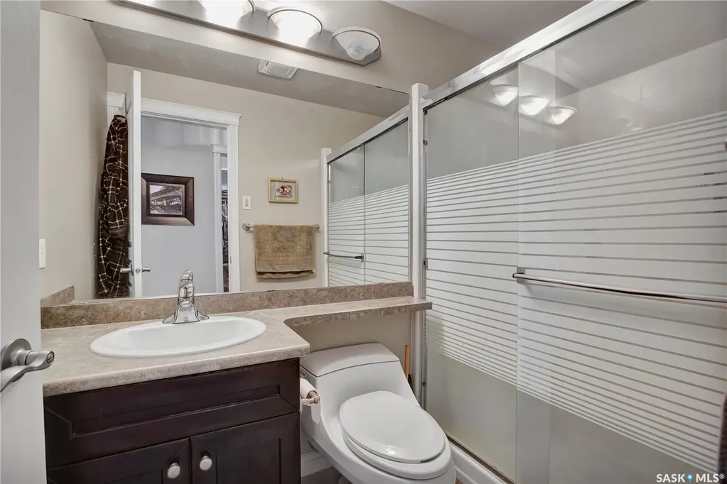 619 Saskatchewan Crescent W Saskatoon SK S7M 0A5