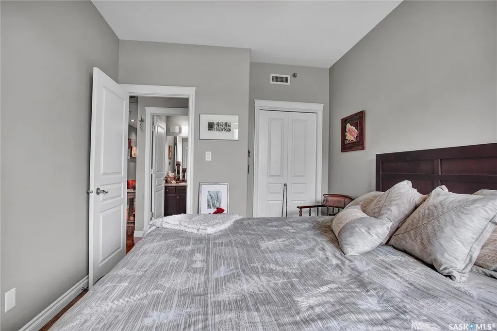 619 Saskatchewan Crescent W Saskatoon SK S7M 0A5