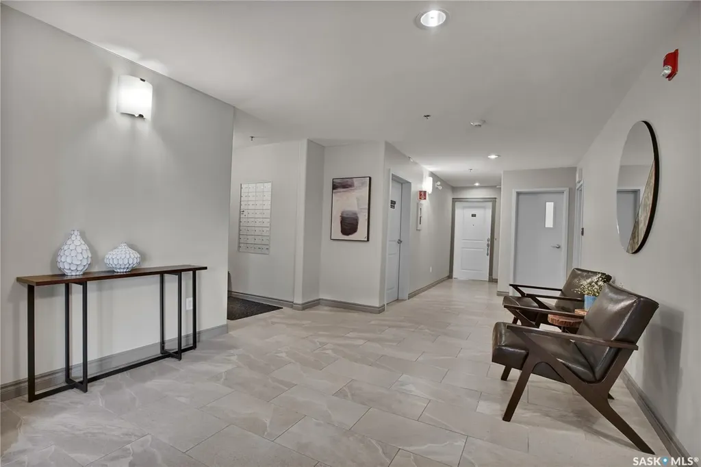 619 Saskatchewan Crescent W Saskatoon SK S7M 0A5
