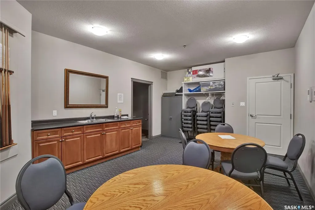 619 Saskatchewan Crescent W Saskatoon SK S7M 0A5