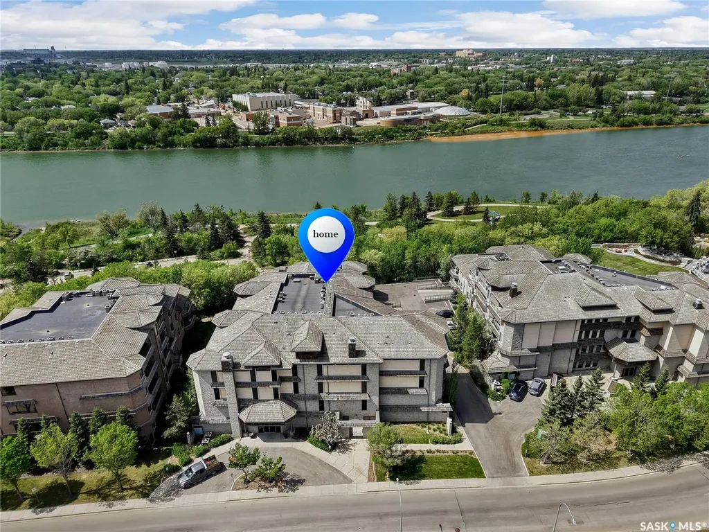 619 Saskatchewan Crescent W Saskatoon SK S7M 0A5