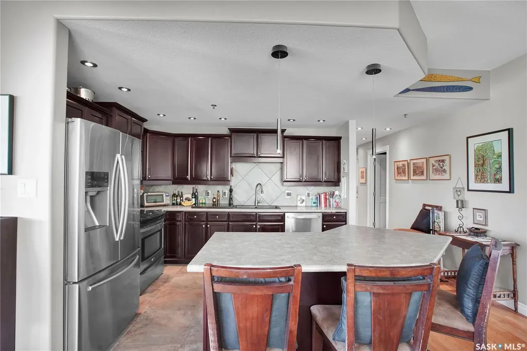 619 Saskatchewan Crescent W Saskatoon SK S7M 0A5