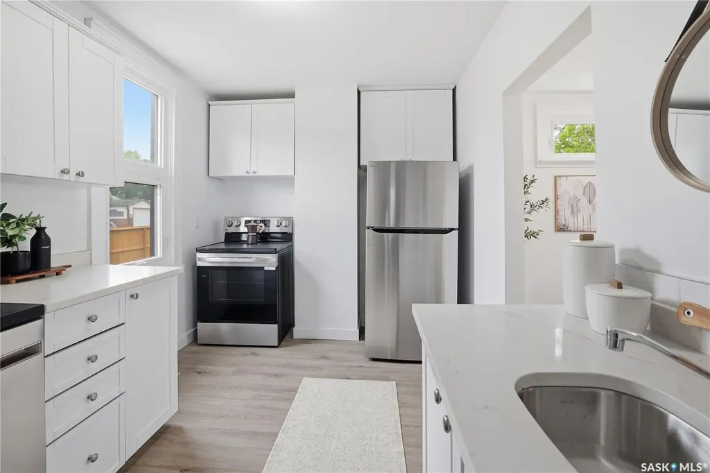 1376 King Street Regina SK S4T 4G2