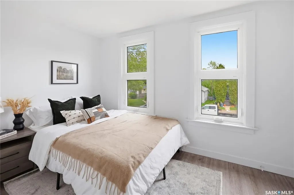 1376 King Street Regina SK S4T 4G2