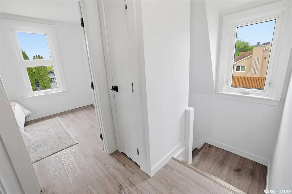 1376 King Street Regina SK S4T 4G2