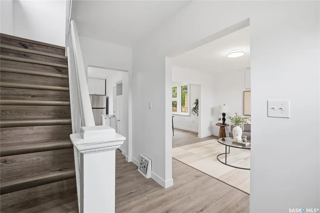 1376 King Street Regina SK S4T 4G2