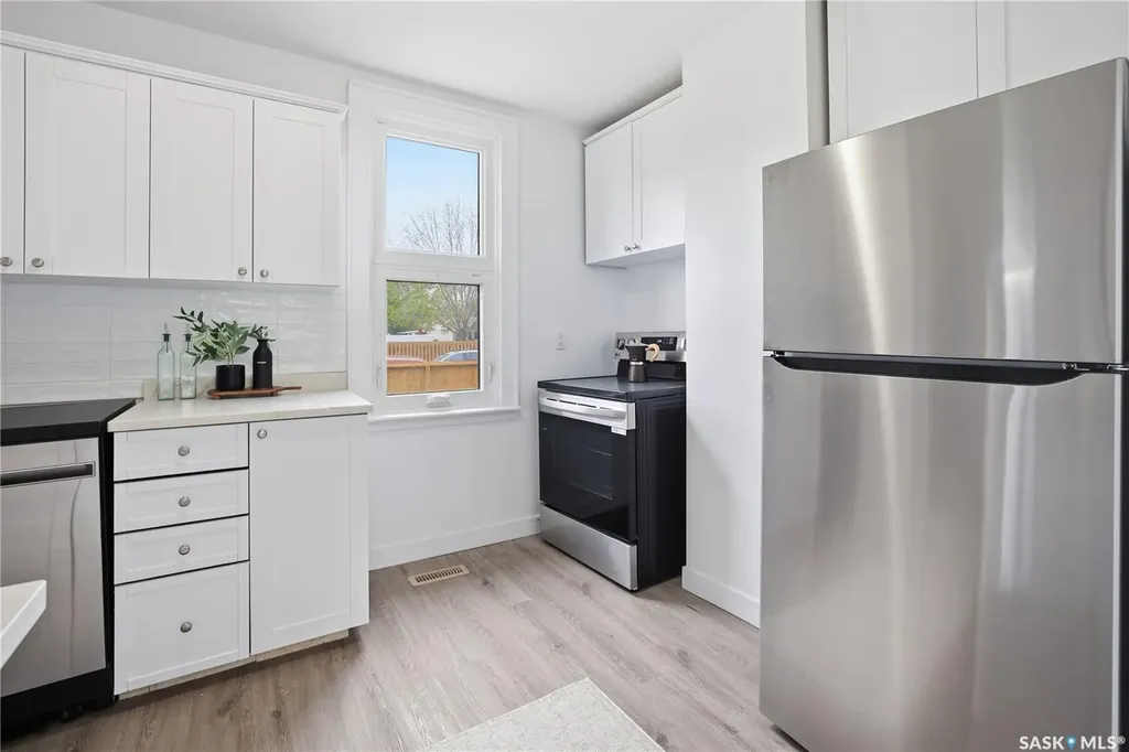 1376 King Street Regina SK S4T 4G2