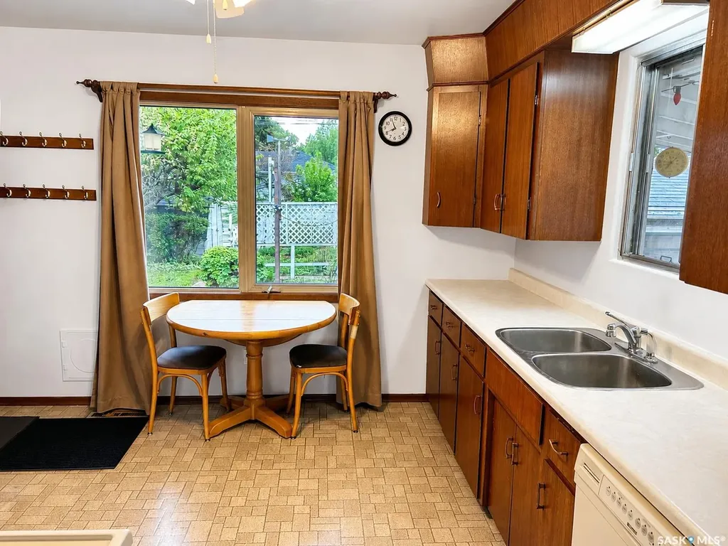 806 Cascade Street Saskatoon SK S7J 0M7