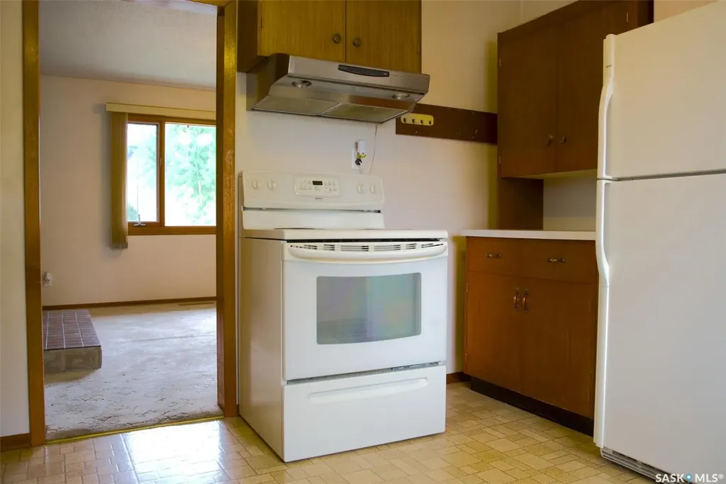 806 Cascade Street Saskatoon SK S7J 0M7