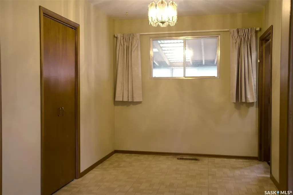 806 Cascade Street Saskatoon SK S7J 0M7