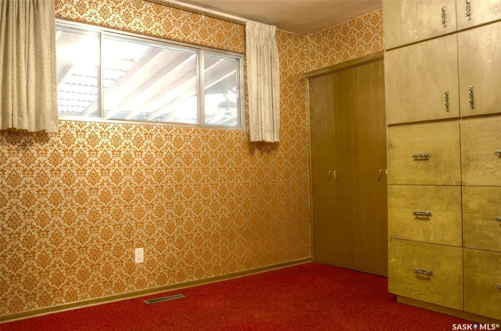 806 Cascade Street Saskatoon SK S7J 0M7