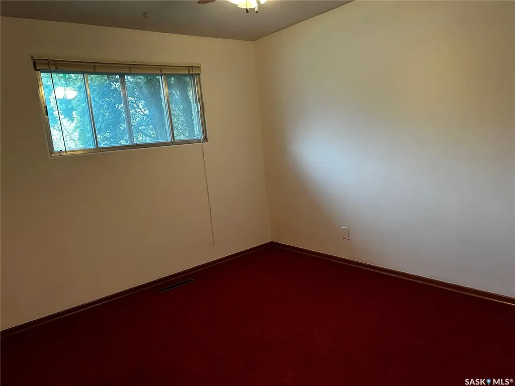 806 Cascade Street Saskatoon SK S7J 0M7