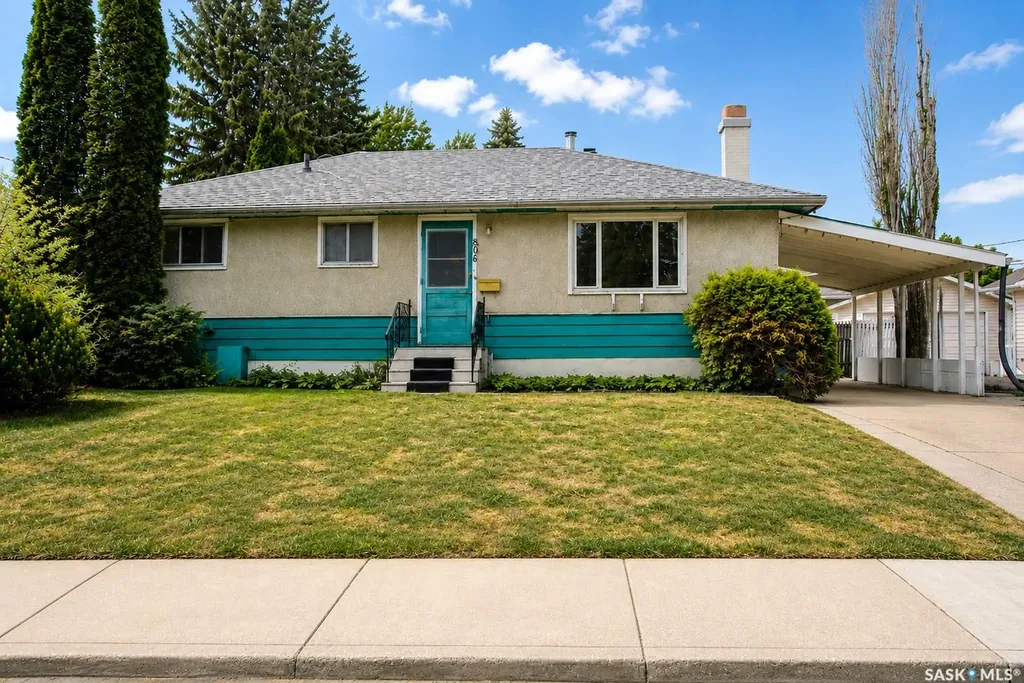 806 Cascade Street Saskatoon SK S7J 0M7