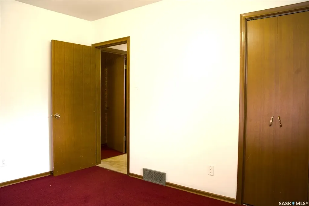 806 Cascade Street Saskatoon SK S7J 0M7