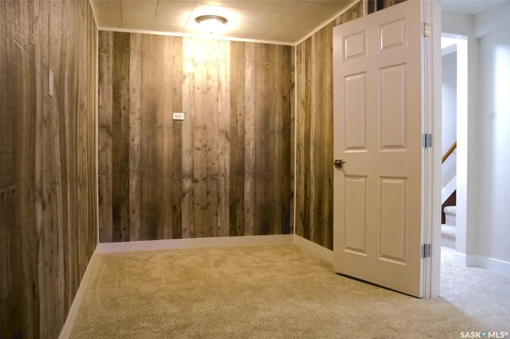 806 Cascade Street Saskatoon SK S7J 0M7