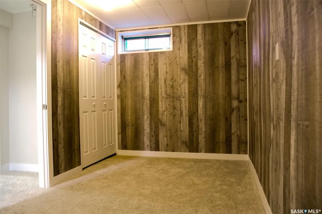 806 Cascade Street Saskatoon SK S7J 0M7