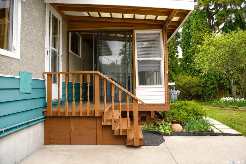 806 Cascade Street Saskatoon SK S7J 0M7