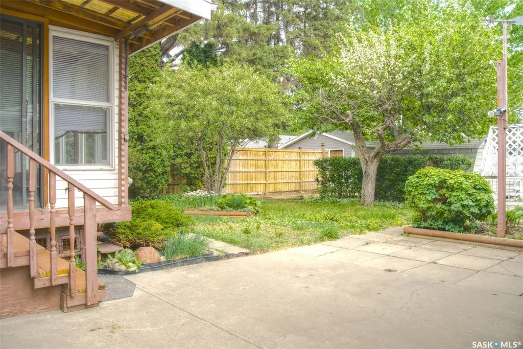 806 Cascade Street Saskatoon SK S7J 0M7