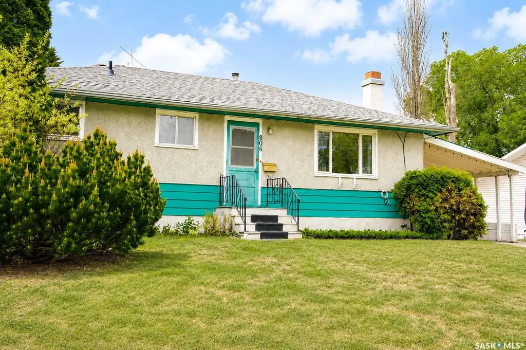 806 Cascade Street Saskatoon SK S7J 0M7