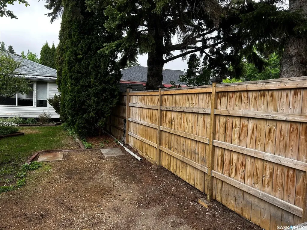 806 Cascade Street Saskatoon SK S7J 0M7