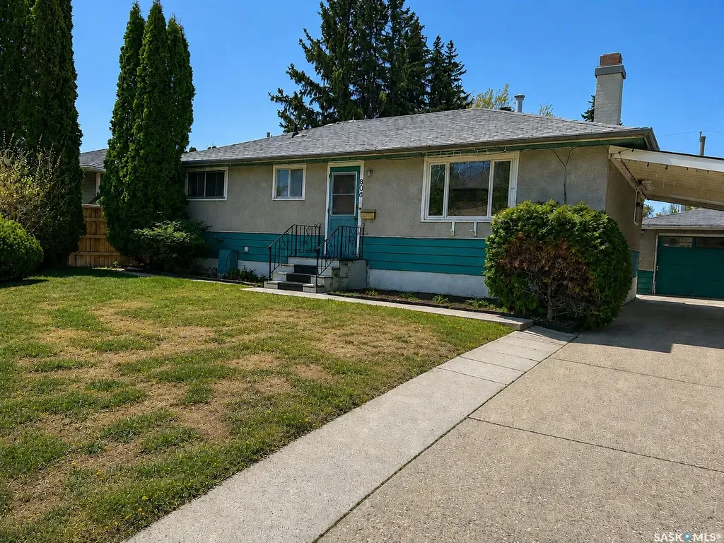 806 Cascade Street Saskatoon SK S7J 0M7