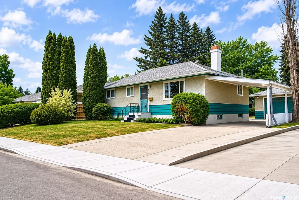 806 Cascade Street Saskatoon SK S7J 0M7