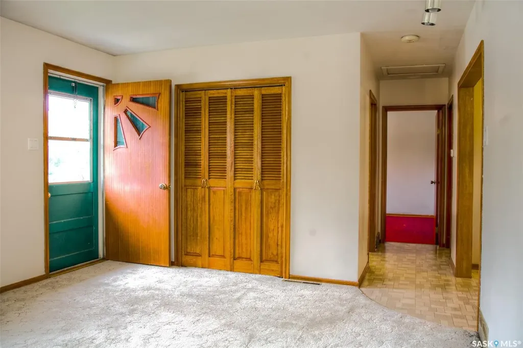 806 Cascade Street Saskatoon SK S7J 0M7