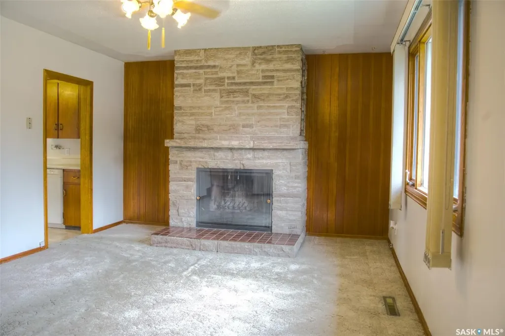 806 Cascade Street Saskatoon SK S7J 0M7