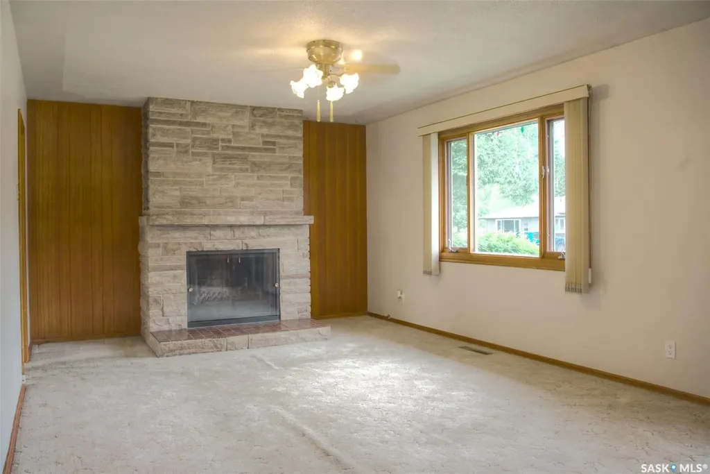 806 Cascade Street Saskatoon SK S7J 0M7