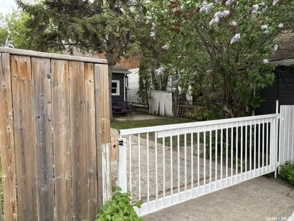 2047 Retallack Street Regina SK S4T 2K3