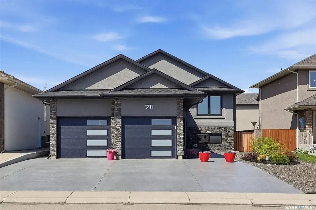 711 Sutter Crescent Saskatoon SK S7T 0R4