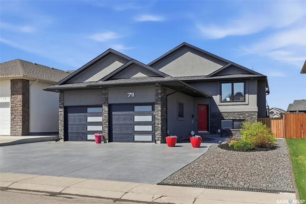 711 Sutter Crescent Saskatoon SK S7T 0R4