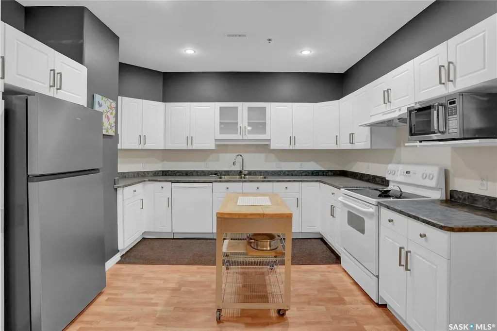 1901 Victoria Avenue Regina SK S4P 3R4