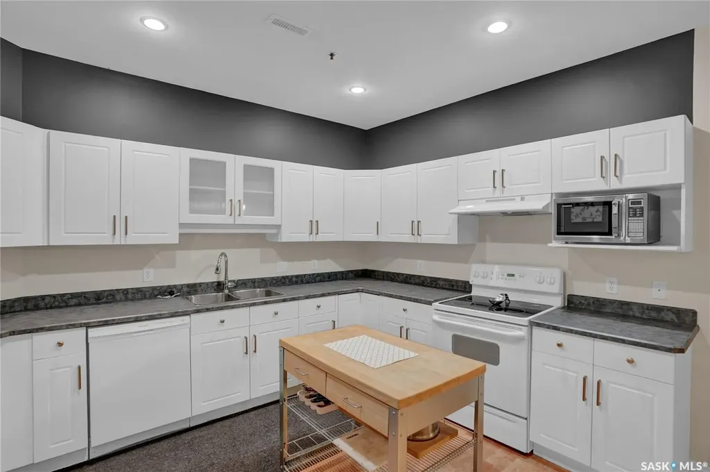 1901 Victoria Avenue Regina SK S4P 3R4