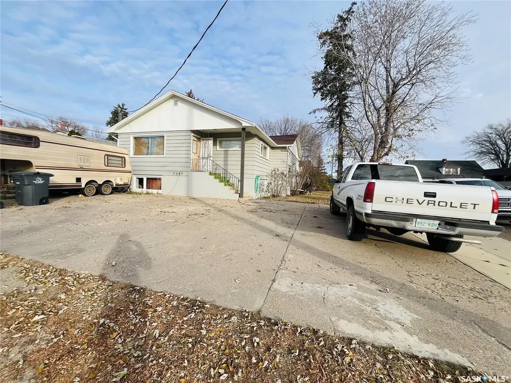 335 Chaplin Street W Swift Current SK S9H 0G2
