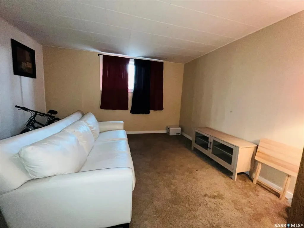 335 Chaplin Street W Swift Current SK S9H 0G2