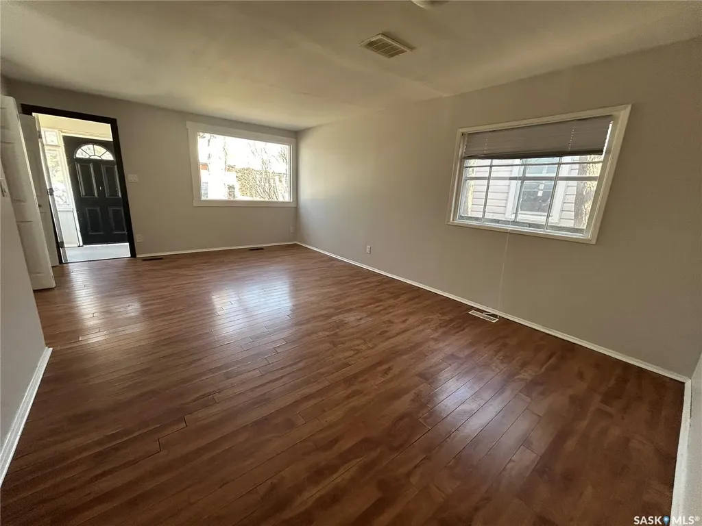 607 28th Street W Saskatoon SK S7L 0L2
