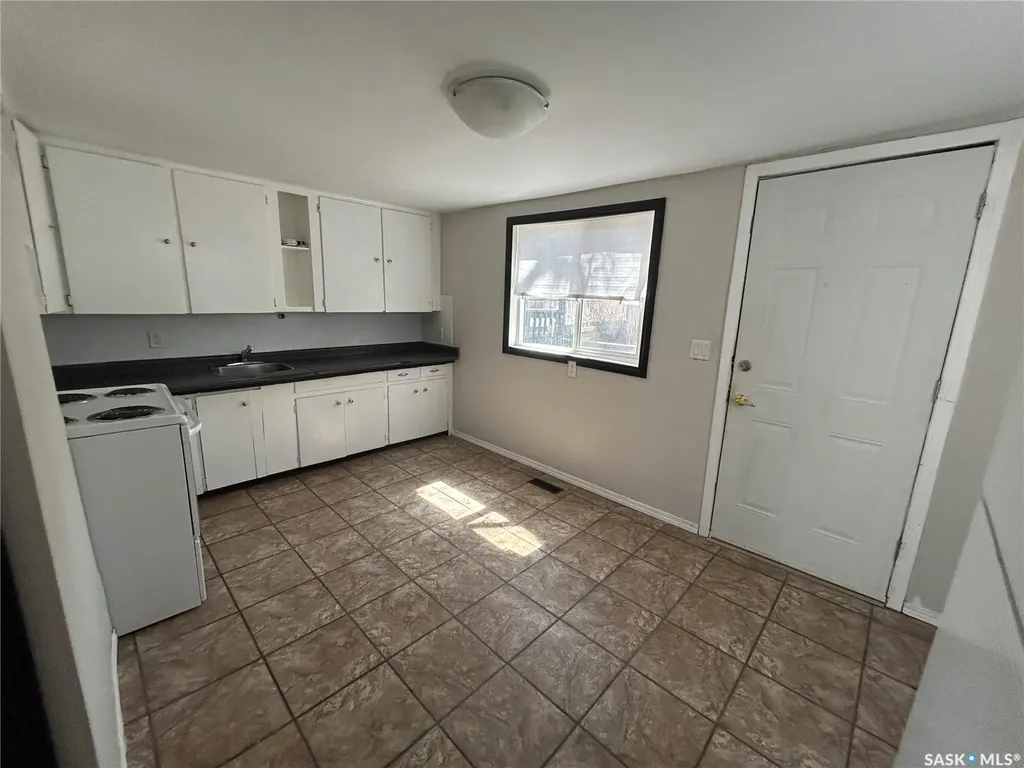 607 28th Street W Saskatoon SK S7L 0L2
