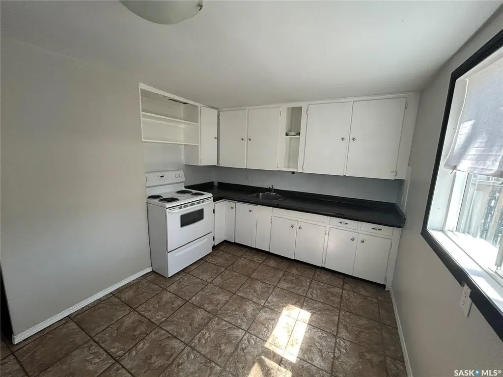607 28th Street W Saskatoon SK S7L 0L2