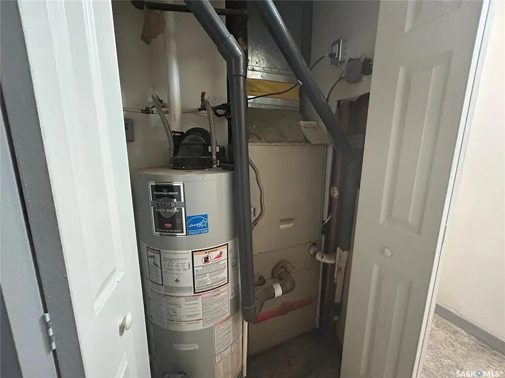 514 W Avenue S Saskatoon SK S7M 3G8