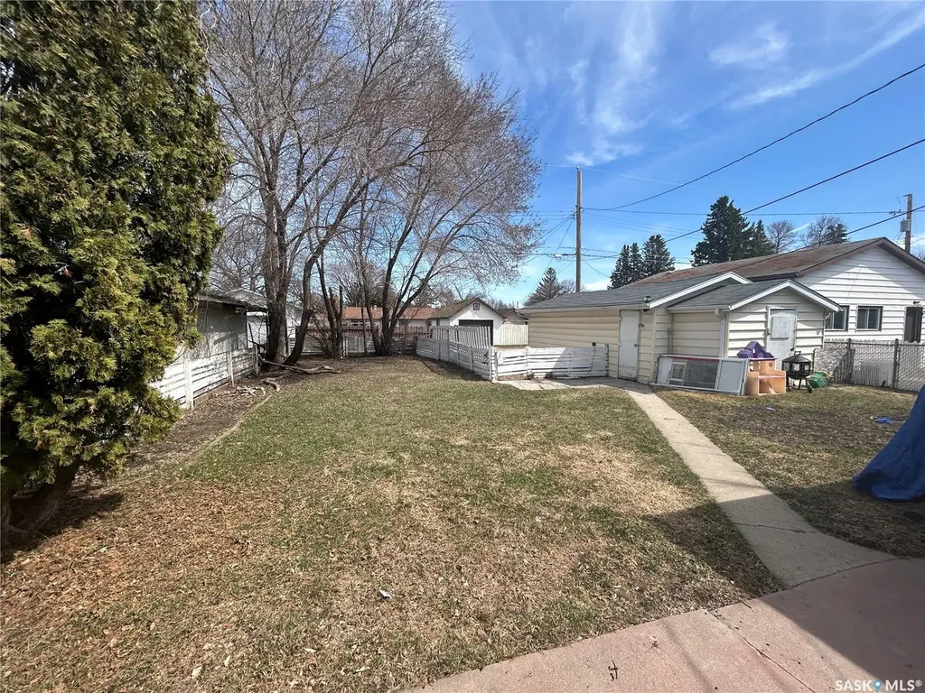 514 W Avenue S Saskatoon SK S7M 3G8