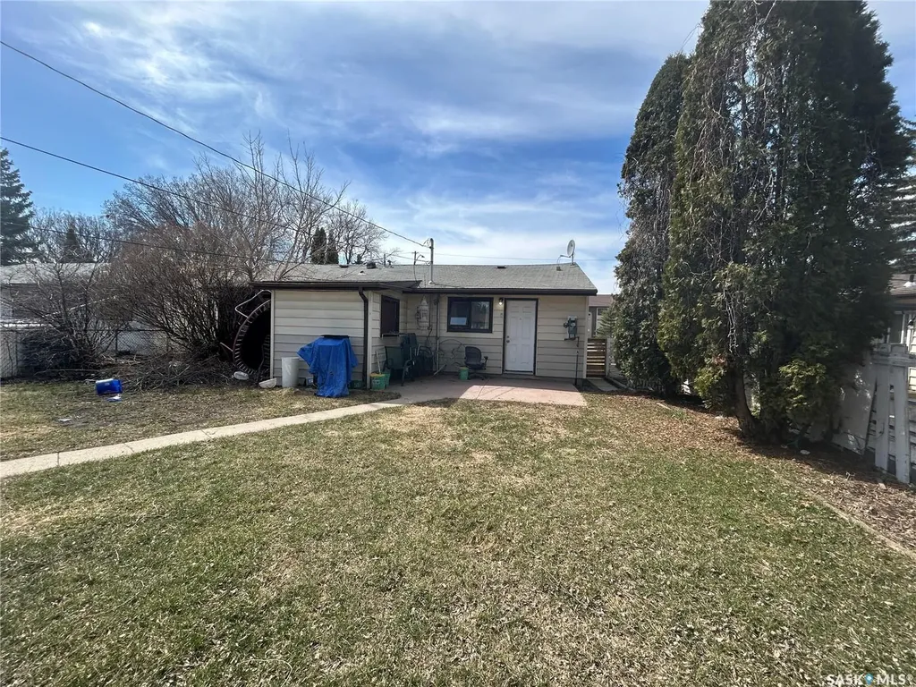 514 W Avenue S Saskatoon SK S7M 3G8