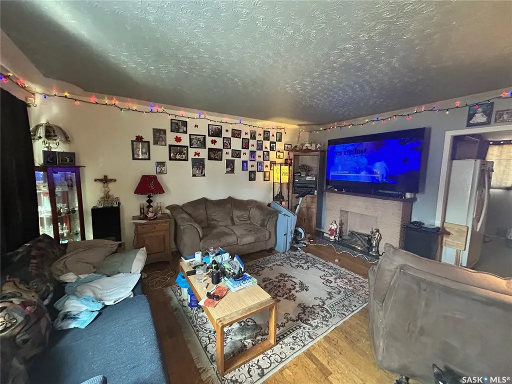514 W Avenue S Saskatoon SK S7M 3G8