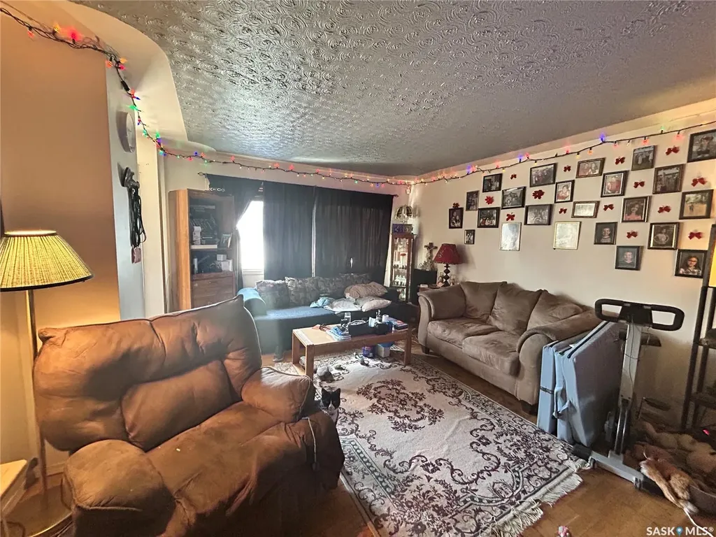 514 W Avenue S Saskatoon SK S7M 3G8