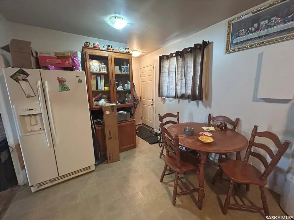 514 W Avenue S Saskatoon SK S7M 3G8
