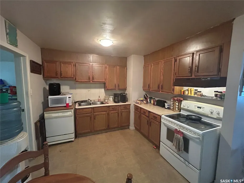 514 W Avenue S Saskatoon SK S7M 3G8