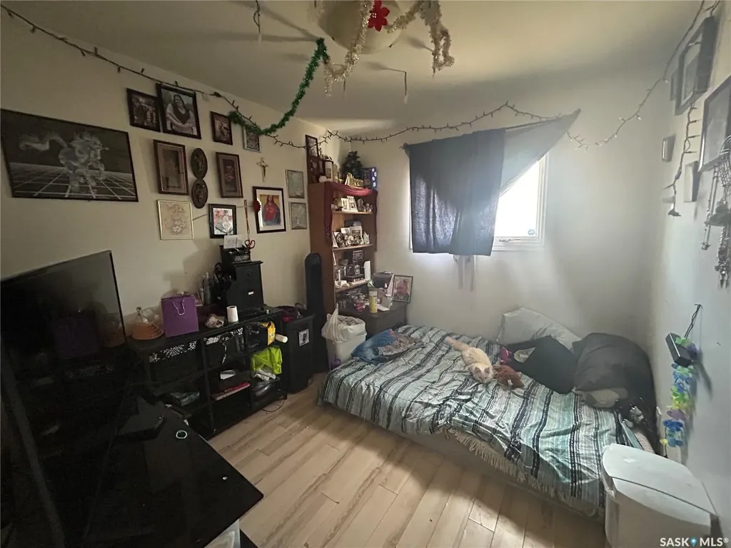 514 W Avenue S Saskatoon SK S7M 3G8