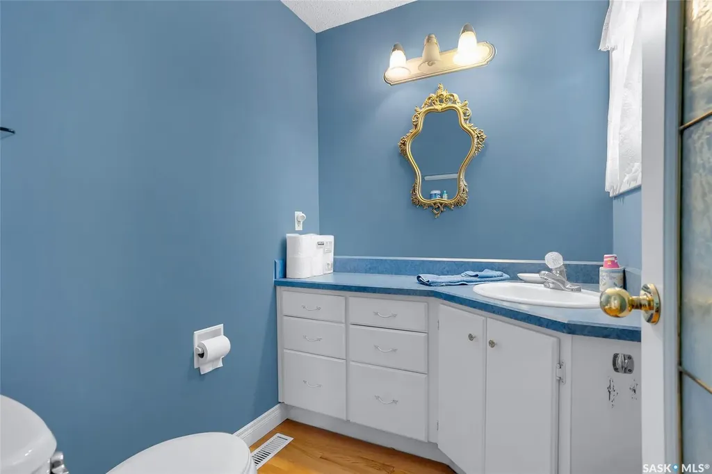 444 Q Avenue N Saskatoon SK S7L 2Y1