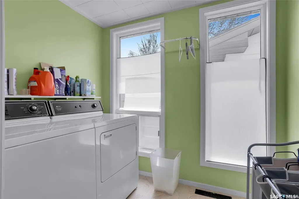 444 Q Avenue N Saskatoon SK S7L 2Y1